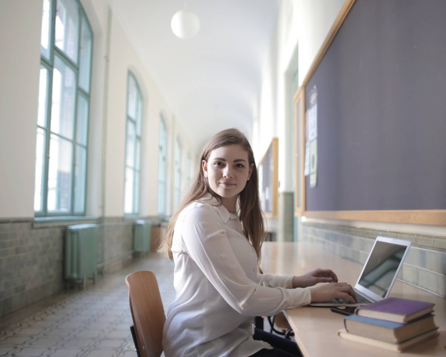 Akateemisen ansioluettelon kirjoittaminen (malli ja esimerkki)