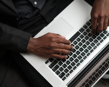 Kuinka käyttää tekoälyllä toimivaa saatekirjegeneraattoria vuonna 2025