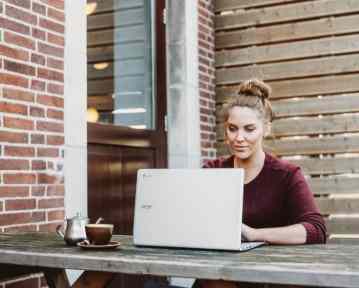 Luovia CV-pohjia käytettäväksi vuonna 2025 [PDF ja Word]