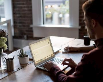 30+ parasta vinkkiä ja neuvoa CV:n kirjoittamiseen vuodelle 2025