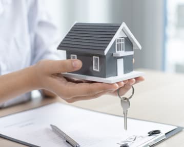 Kiinteistönvälittäjän CV: Esimerkkejä ja kirjoitusopas vuodelle 2025