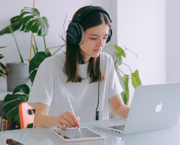 Freelancer-ansioluettelon kirjoittaminen (esimerkki ja malli)