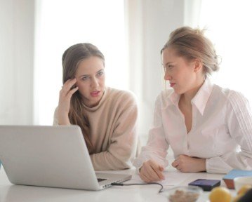 Kuinka listata tutkintosi ansioluettelossa [6+ esimerkkiä]