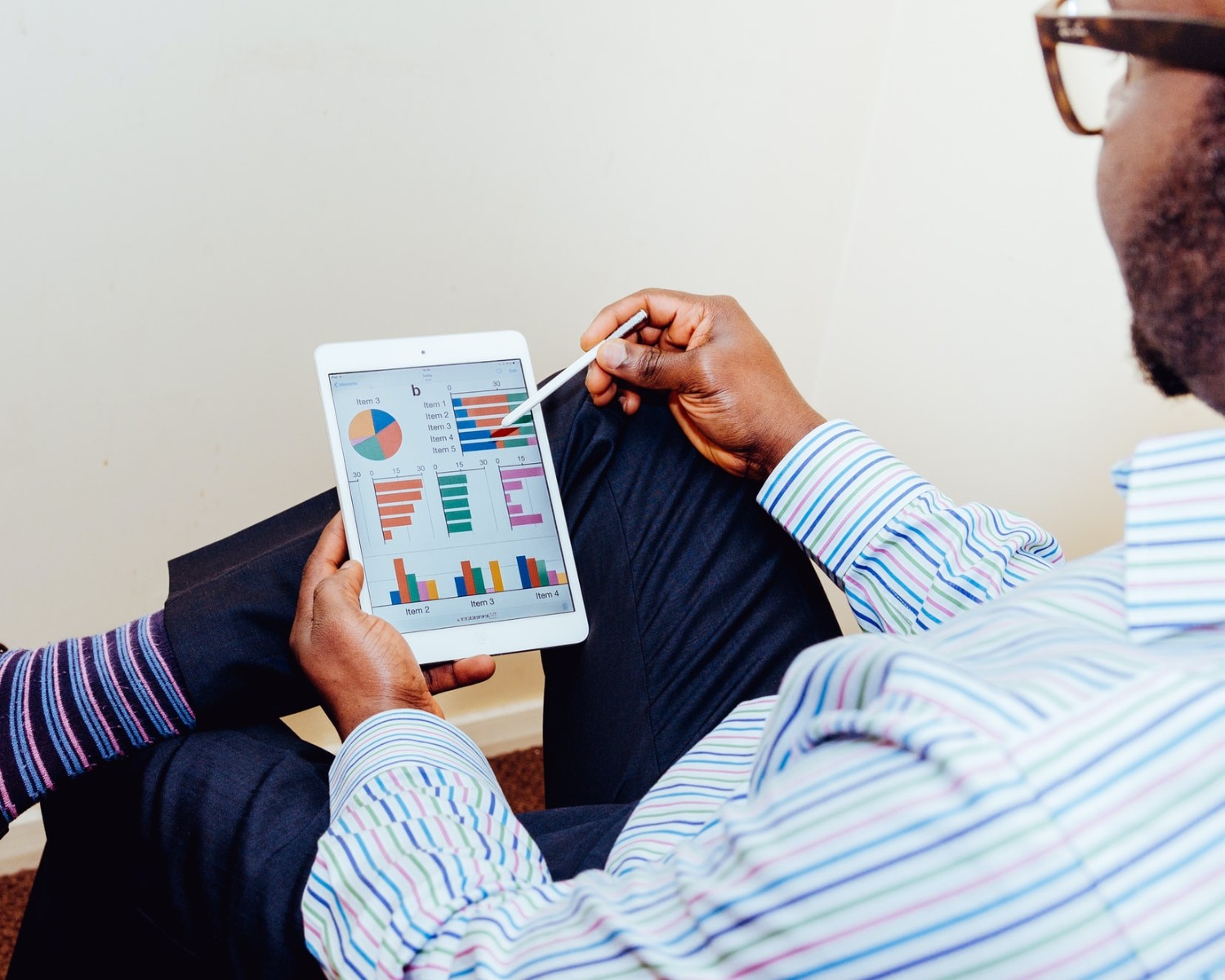 Markkinointialan ansioluettelon kirjoittaminen (esimerkkejä vuodelle 2025)